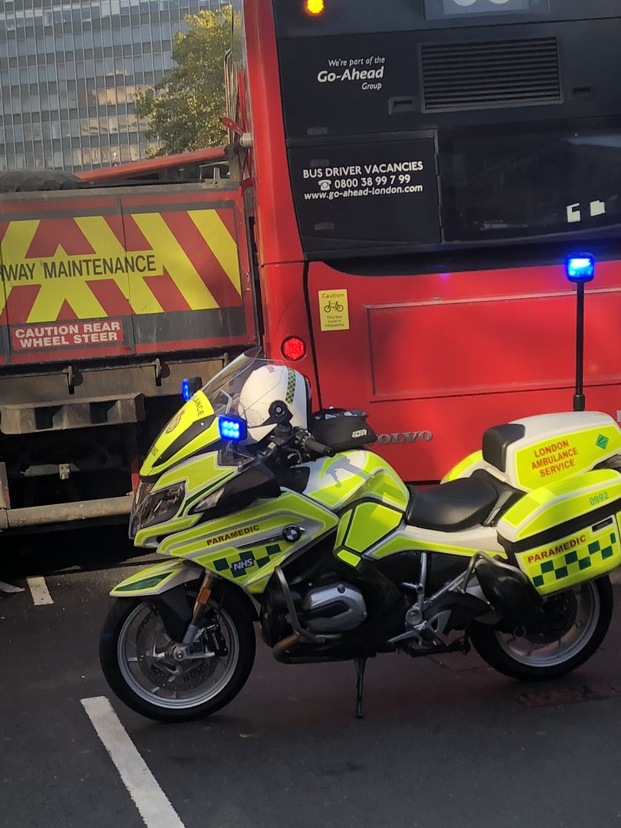 Sueparch's tweet photo. Elephant and castle,accident . https://t.co/dgPoexQLV7