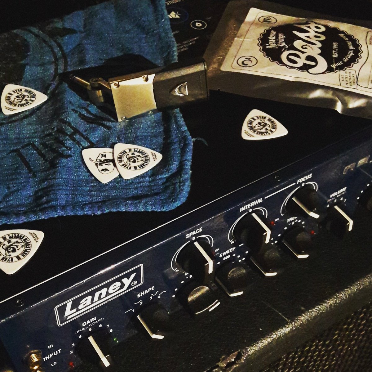 laney74's tweet photo. These legends made the Bass happen for the past two weeks! Thank you @laneyamps @InTuneGP @NewtoneStrings @SmoothHoundUK @RockNRollRelics ..... time to tear it up @CamdenAssembly tonight. Gonna be a hot one! @TheRyanHamilton @azpeacemakers https://t.co/4AbvrDsSU4