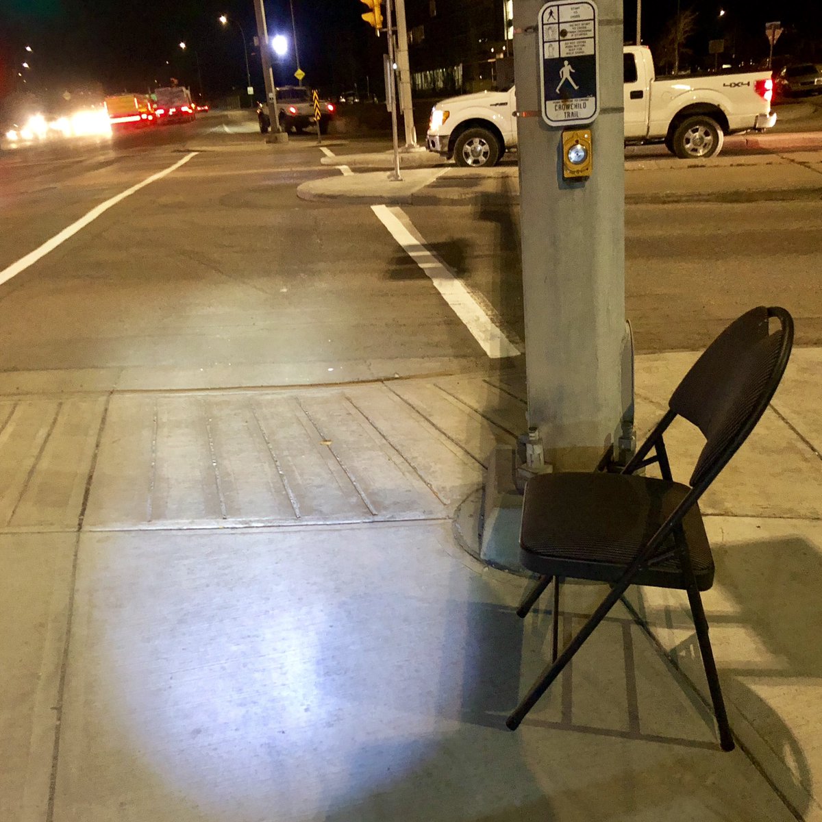 theyarngeek's tweet photo. When the beg button clearly doesnโt do anything so you BYOChair. ๐๐#yycbike #yycwalk #waitinglife https://t.co/9RRiuYYJtZ