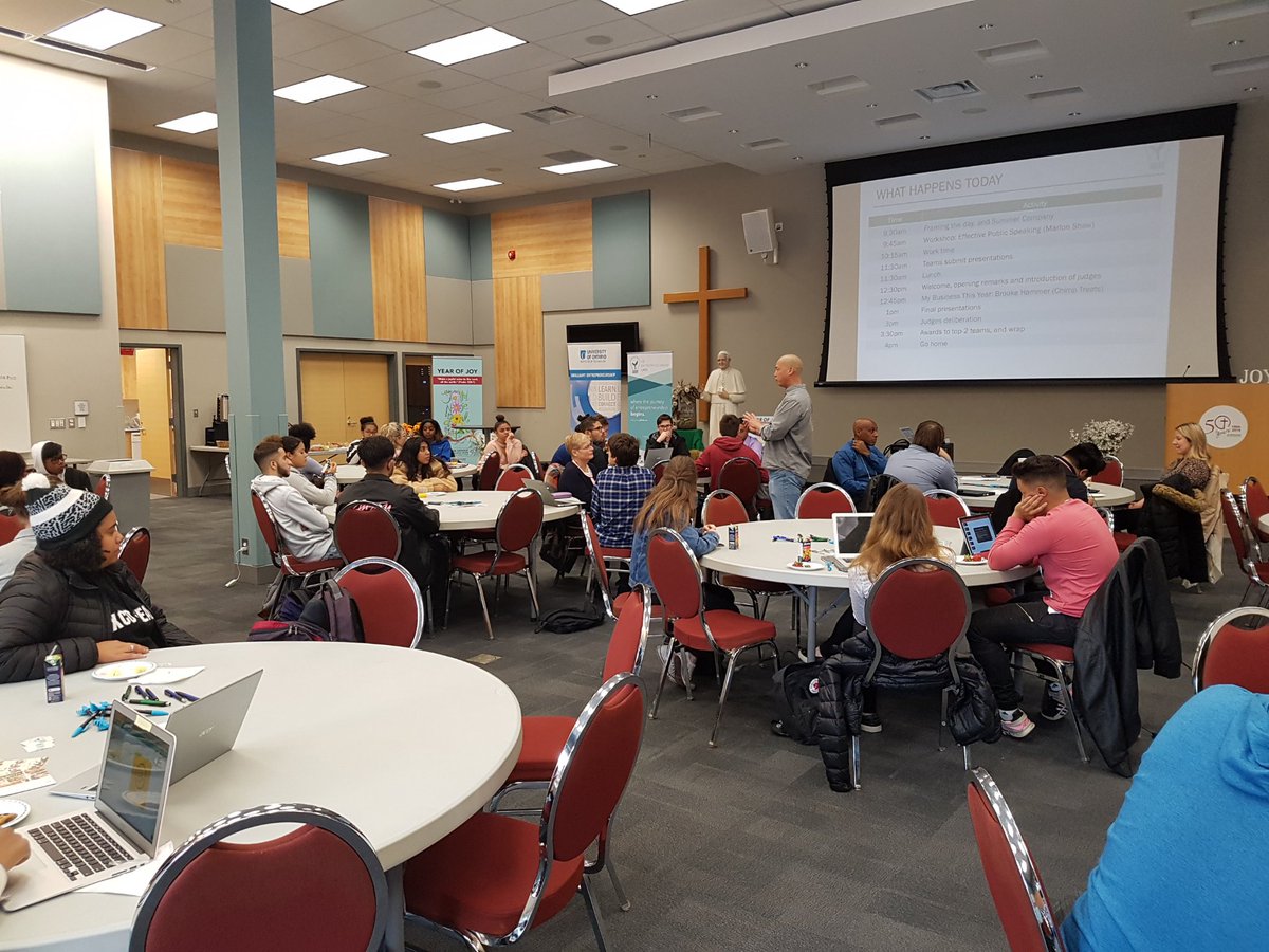 y2labs's tweet photo. Starting off Day 2 of Y2 conference at #DDCSB Nice to see all the students come out for a day of #entrepreneurship https://t.co/G4xWeTM6IV