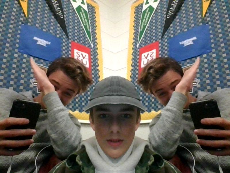 Cooper__Spring's tweet photo. Playing with the Right Mirror effect on Webcam Toy #webcamtoy https://t.co/u0evLfynKA