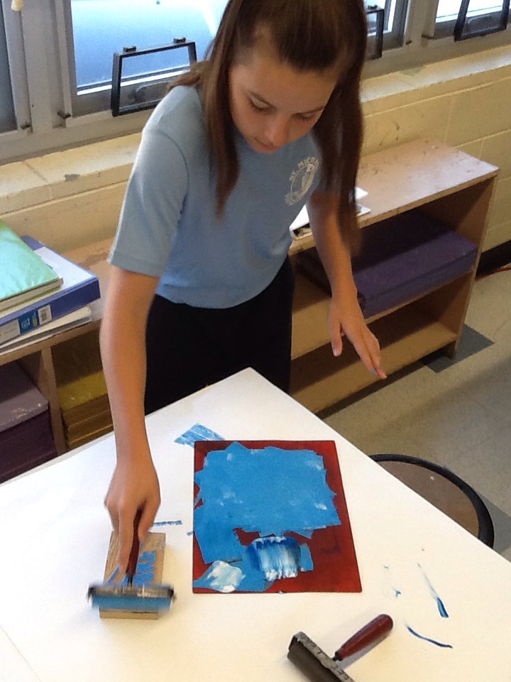 mrleehmsart's tweet photo. 8thg
Grade artist making #block prints. Period 3
#HMSart https://t.co/wMQwu3RA3z