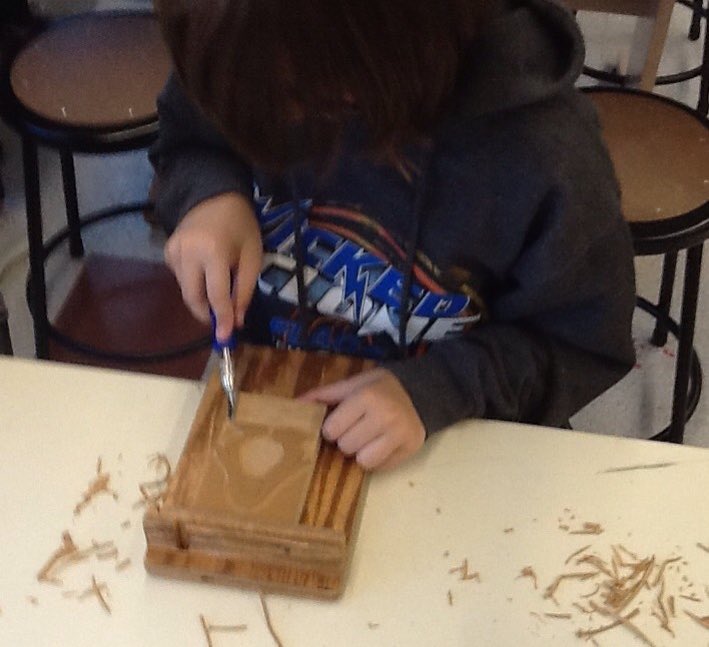 mrleehmsart's tweet photo. 8thg
Grade artist making #block prints. Period 3
#HMSart https://t.co/wMQwu3RA3z