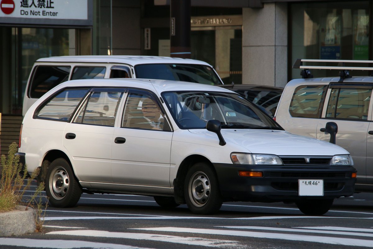 フェンダーミラーのカローラバンだと思ったら、よく見たらスプリンターバン