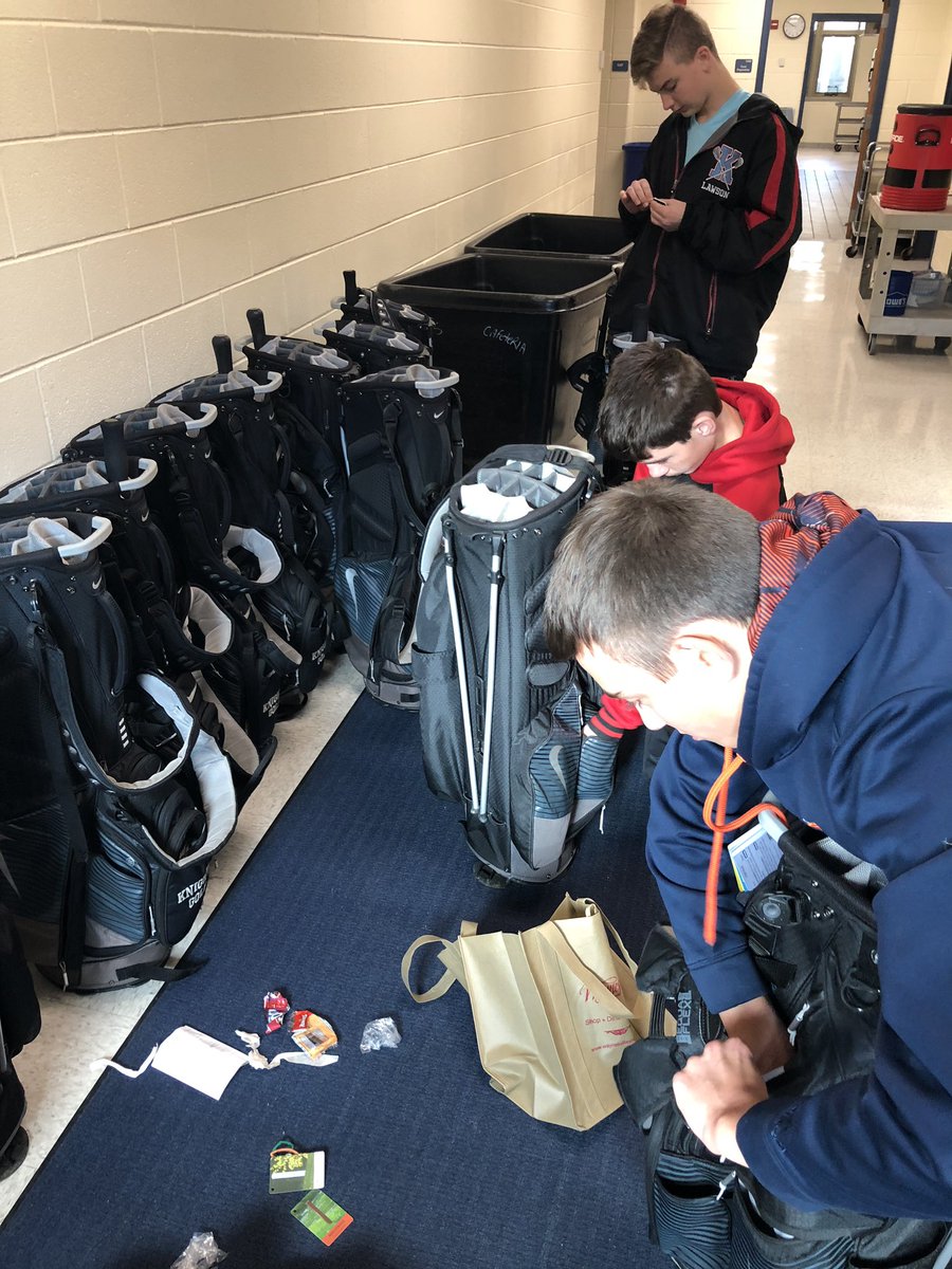 kingstransition's tweet photo. Today we were given the opportunity to work with @KHS_KGT!

Bag Drop ☑️
Bag Clean ☑️
Bag Storage ☑️

Thanks for the work! #knightsoftransition #kingsgolf #hardwork #TGIF https://t.co/CbflWtv8Aa
