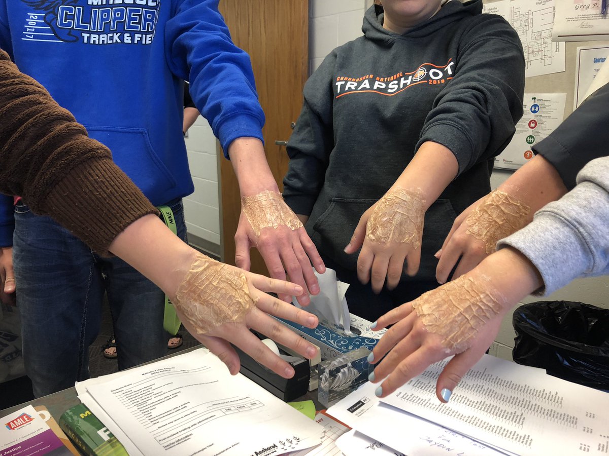 malcolmhsoffice's tweet photo. #malcolmclippers Art class playing around with special effects skin. Old people’s hands Ewwww #itswhat yagettolookforwardto https://t.co/YMeo0GUG0B