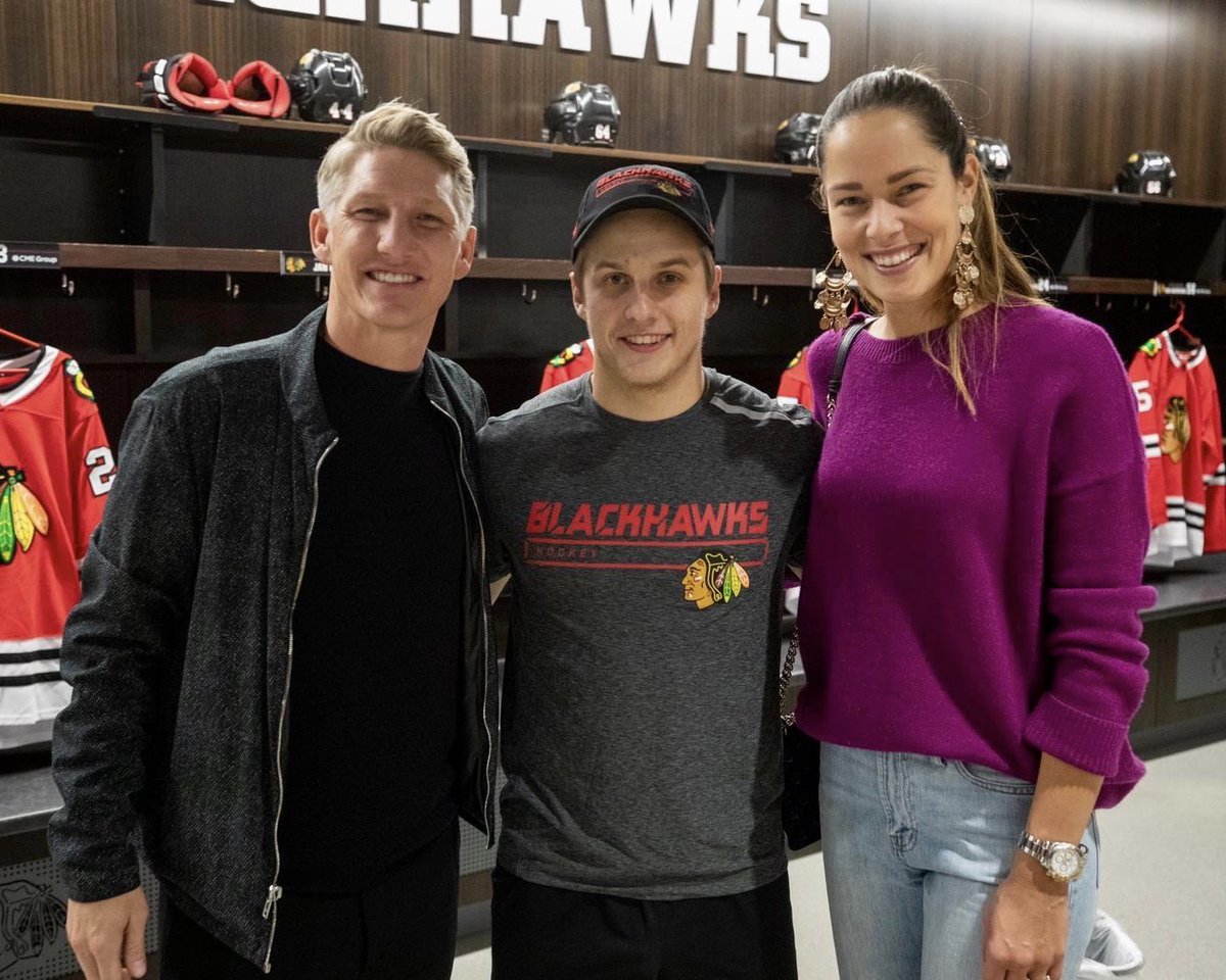 BSchweinsteiger's tweet photo. Thank you to the @NHLBlackhawks and Dominik Kahun for the amazing night last night! https://t.co/PsSKQZbYaT
