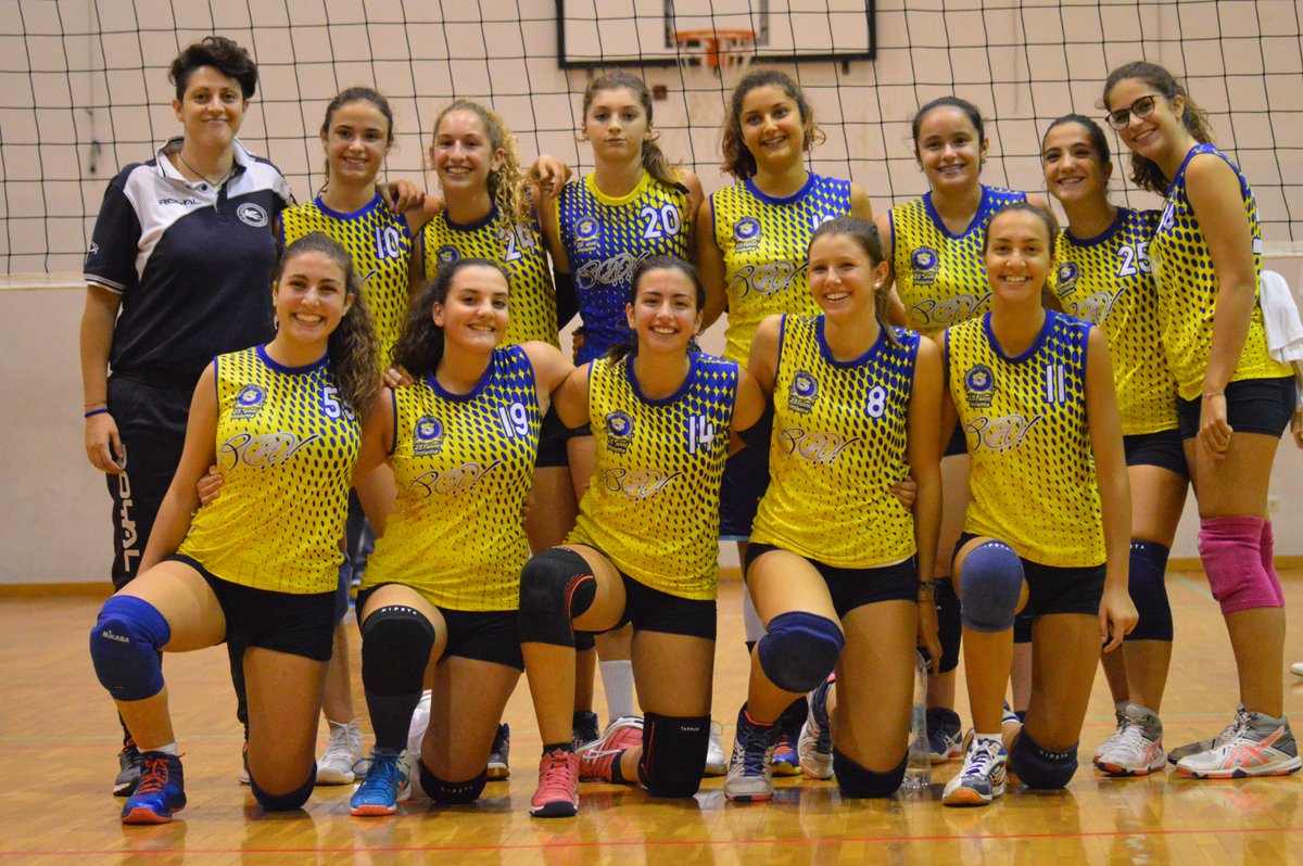 PegasoMolfetta's tweet photo. #3a0 #vittoria #derby #chiciamacisegua #U18F #buonalaprima 💪💪💪💪💪 https://t.co/gbfmZOsxar