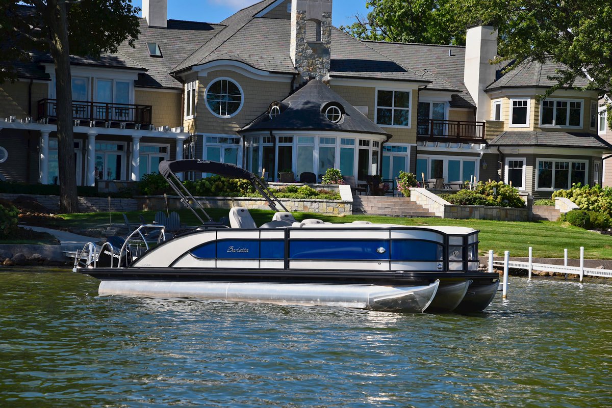 IrwinMarine's tweet photo. Irwin Marine welcomes the newest member of it's Pontoon family: BARLETTA! We're always searching for great quality boats and this is it! Come take a look, we have one in the water for your viewing pleasure this weekend!
#barlettapontoon #nhboating #newhampshire https://t.co/zwG617WCR8