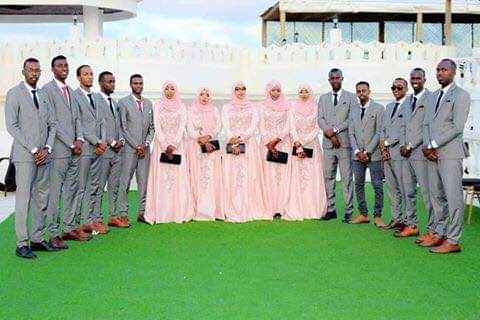 Nothing makes me happy than seeing young boys & girls cebrating their success. This well dressed boys & beautiful girls who docrated hena on their hands are celebrating the submission of their thesis #BanaadirUniversity #Somalia  #Medicalgraduates #Mogadishu #Congrats