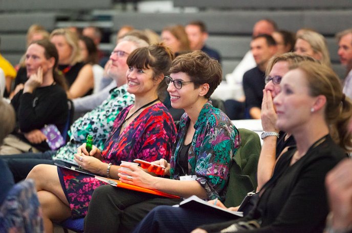 Tropical shirt crew at the #brightonsummit last week! So great to hear all of the amazing stories during our #HerdBrighton session later in the day. Thank you all for sharing. <a href="/stillpointuk/">Rachel Blackman</a> | <a href="/StrongerStories/">Stronger Stories</a>