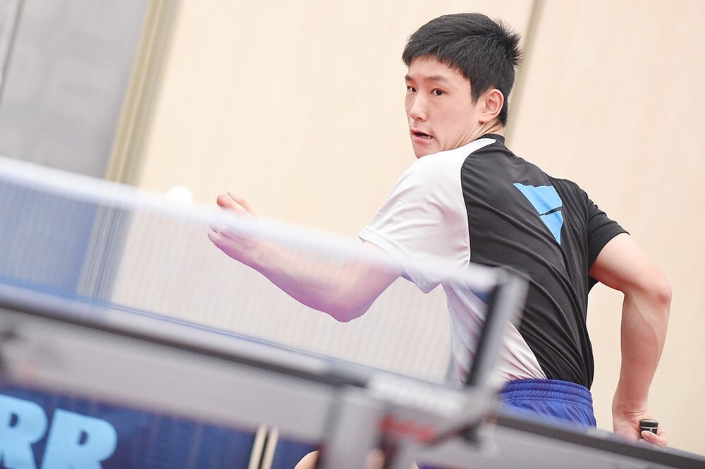 照井雄太 卓球とサウナが好き テレビ東京卓球情報より これ 背面打ちじゃないですからね 普通のフォアドライブのバックスイングですよ 背中向けているけど 目は前を見て ボールと相手の位置を確認 すごい シェークで こんなに身体捻るの