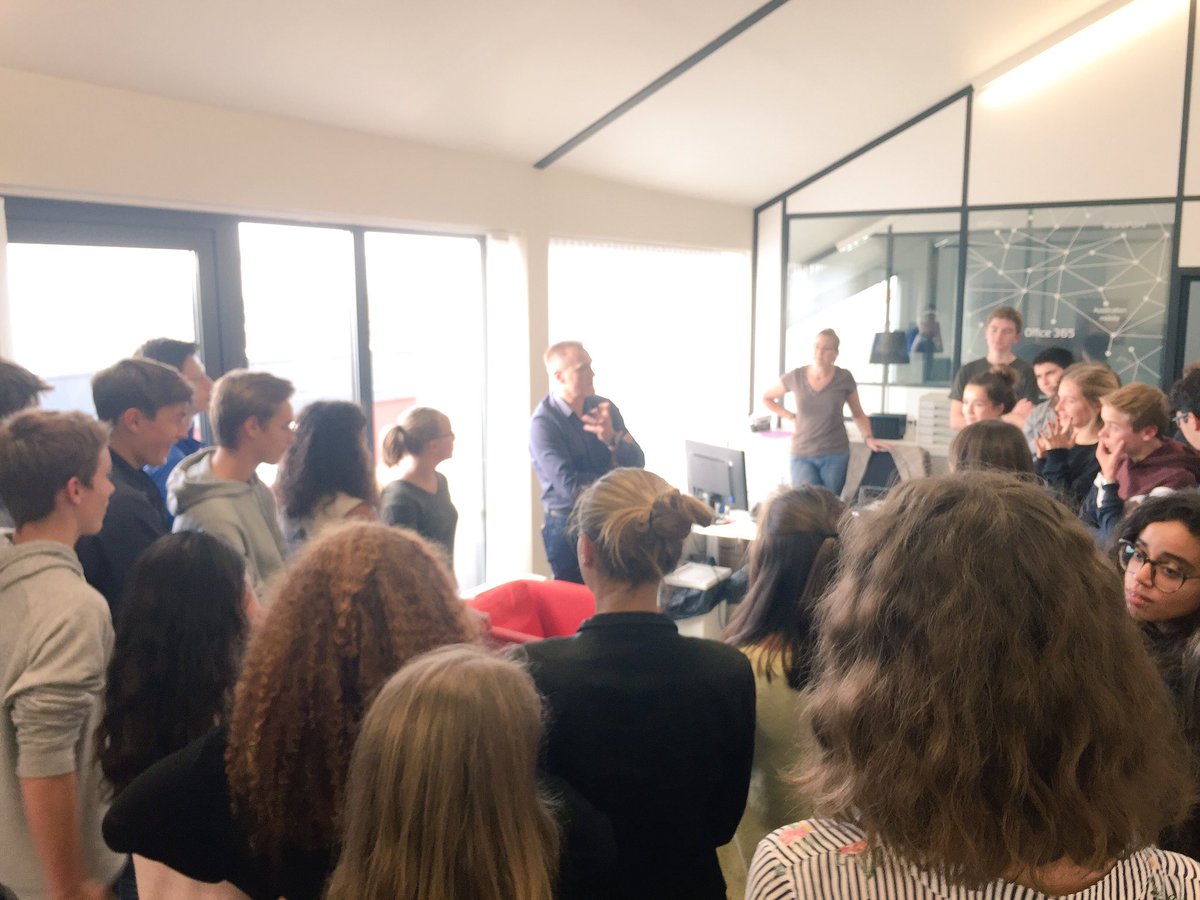 n_w_x's tweet photo. Sensibiliser au numérique c'est aussi rencontrer des chefs d'entreprises qui sont les plus expérimentés pour parler de leurs métiers ! Rencontre avec les entreprises de @SeineInnopolis @42stores #Devolis et de la @CantineNWX @Handy_Le_Guide #spottle https://t.co/YePUmU4rwn