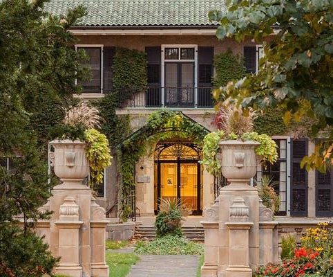 francaisavenir's tweet image. 👉 Découvrez @GlendonCampus, le campus bilingue de l'Université York! 👨‍🎓👩‍🎓 Cette année, Glendon offre 10 000 $ de bourses à gagner à l'occasion du Concours national de rédaction! 🖊️Discover @GlendonCampus, the bilingual campus of York University! #2018NEC #Glendon #CNR2018