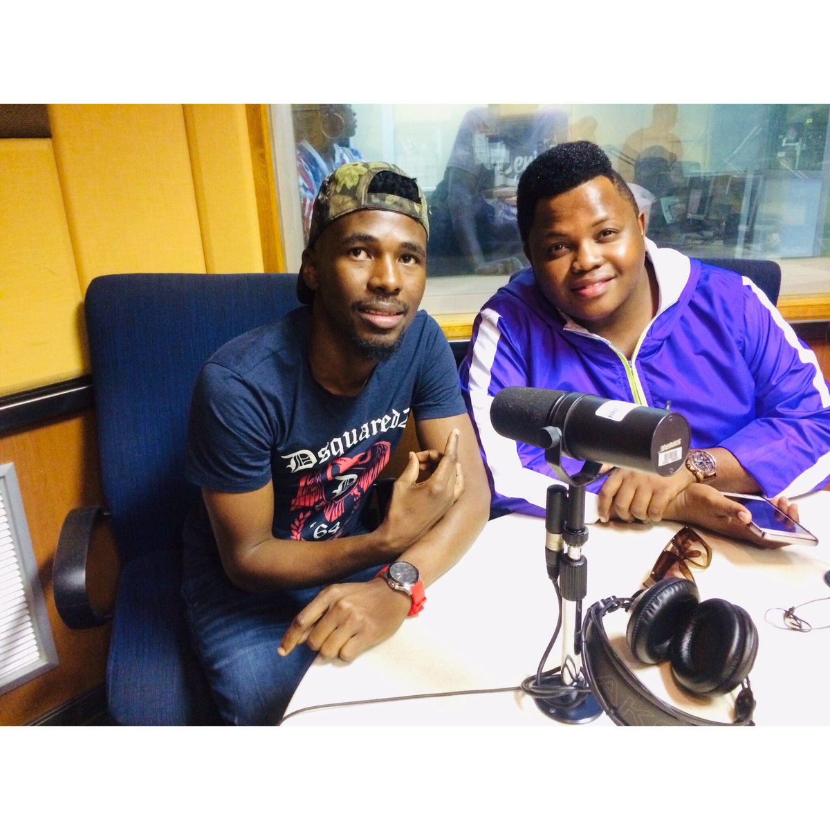SpiritBanger's tweet photo. Vula ukhozi fm 📻sesi On with @dladla_mshunqisi please tune in SyaShunqaaa @campmasters_dbn @djtargetnondile 🙏🏿#Mshunqo #Thutha #spiritbanger https://t.co/zQEM3LwIoy