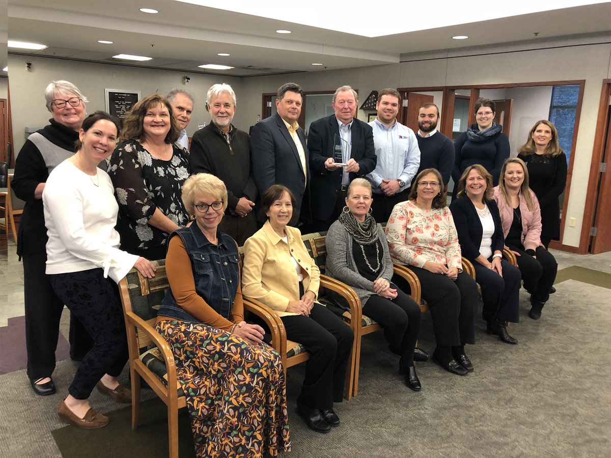 FirstMNBank's tweet image. Last week members of the @alzMNND presented @FirstMNBank with an award for meeting their Top Team Challenge for the Twin Cities Walk to End Alzheimer's.

Altogether, we have contributed OVER $58,000 THIS YEAR in support of the fight against Alzheimer's! #ENDALZ