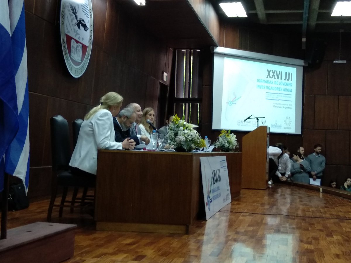 "Queremos que sean libre y atentos para pensar porque #sabernoshacelibre, no tienen que ser estudiantes que solo reciben información,  investiguen y muestren sus investigaciones"

Alentadoras palabras del vicerrector <a href="/JBaronUNCu/">Jorge Baron</a> de la #UNCuyo para todos los investigadores.