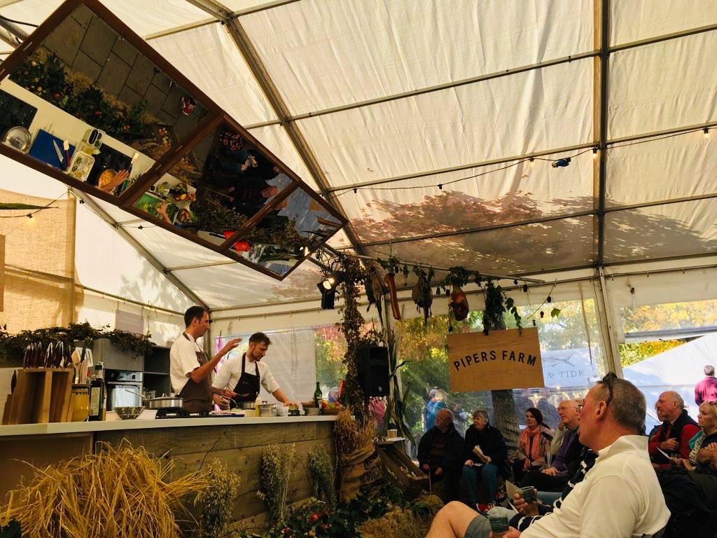 DartFoodFest's tweet photo. A bit more #dartfoodfest18 action from today. Donโt forget the festival fun continues until Sunday with more #chefsdemos #kitchenworkshops #drinksseminars #eatyourwords and more! @discoverdart @visitsouthdevon @Tasteofthewest @FoodDrinkDevon @DevonLife @DevonLifeEd https://t.co/xps8YuIYJC