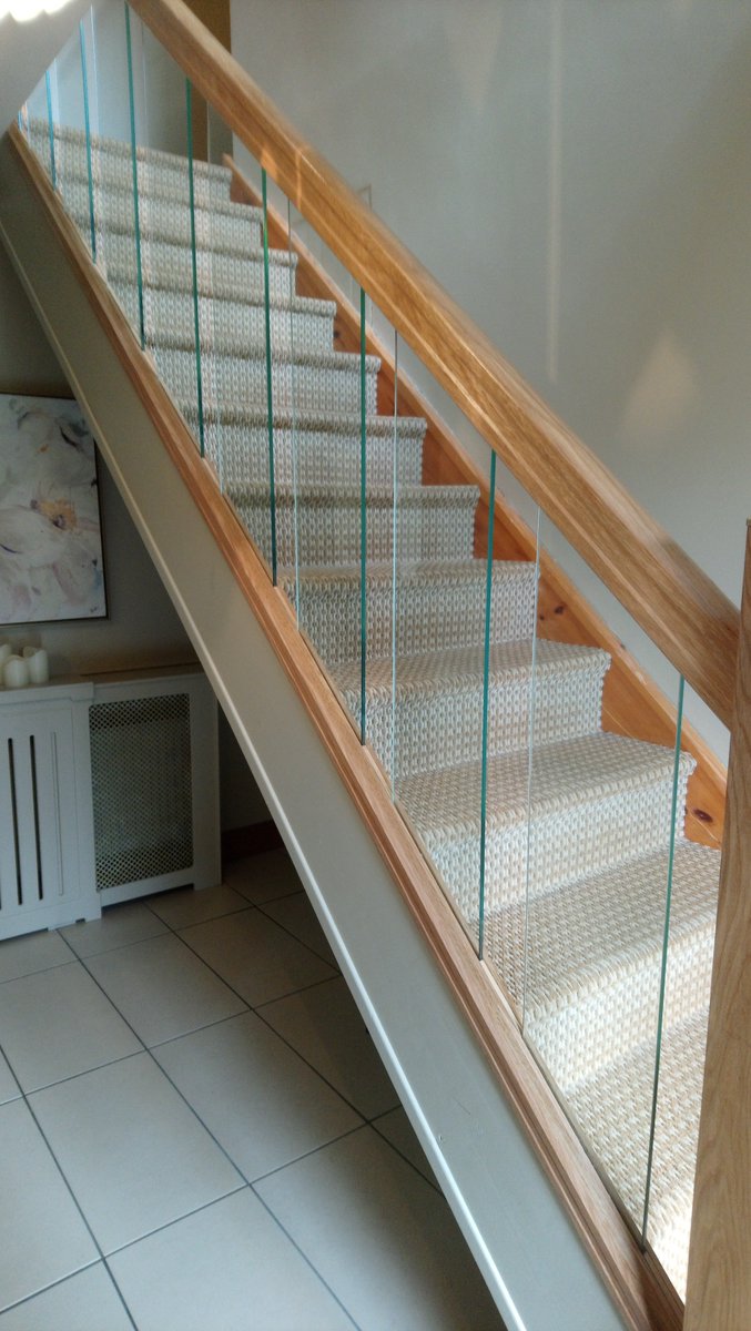JOLPORTAS's tweet photo. Solid Oak handrail, baserail &amp; newel posts with 8mm toughened glass panels https://t.co/kgw0OaUhVm