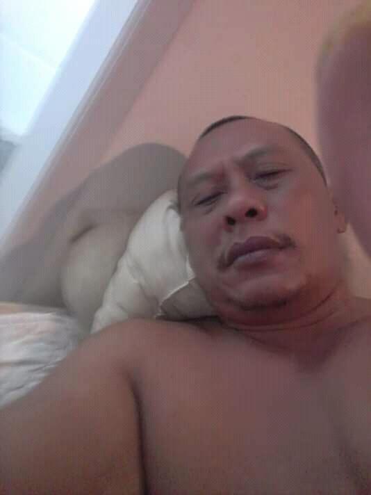 Ebhit13's tweet photo. Yuuk tidur bareng siapa tau jodoh.
 Wkwkwkwkwkkk... 😂😂😂 https://t.co/oIrf9ROUNn