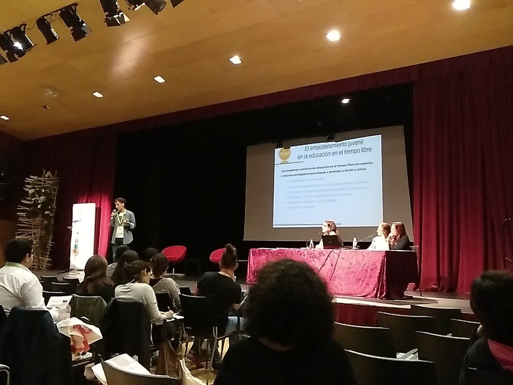 3sEuskadi's tweet photo. Empoderamiento juvenil. Tiene que ver con la capacidad de trasferencia, autogestión, intergeneracional, participación, gestión de los poderes y del tiempo, conectada y transformadora de los contextos cercanos. #AstialdiKongresua  #proyectoHEBE https://t.co/h6MXDnNw4B