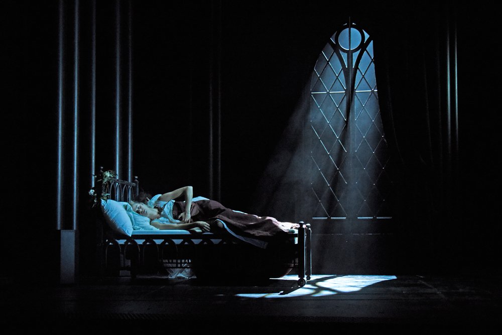 Schools and colleges  - Explore Dracula with resources and activities, including exercises on writing about live theatre using extracts from the play

📄 Learning Resources - bit.ly/2S4whGD
🦇 #DraculaPlay