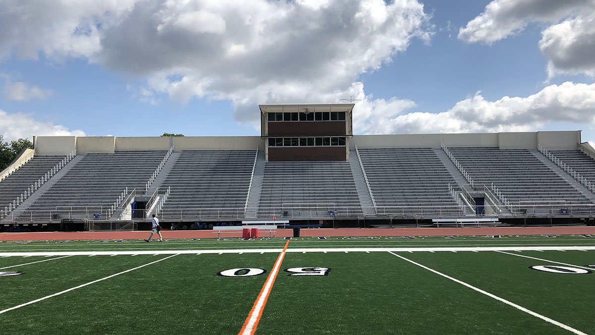sussnerdesignco's tweet photo. Macalester College hired Sussner Design Co to refresh their stadium as a way to show some love to their hard-working student-athletes. To match their impressive records, we filled an impressive amount of space (54 printed metal boards at 45″x107″). Thanks Macalester – GO SCOTS! https://t.co/bmwpNnzz9N