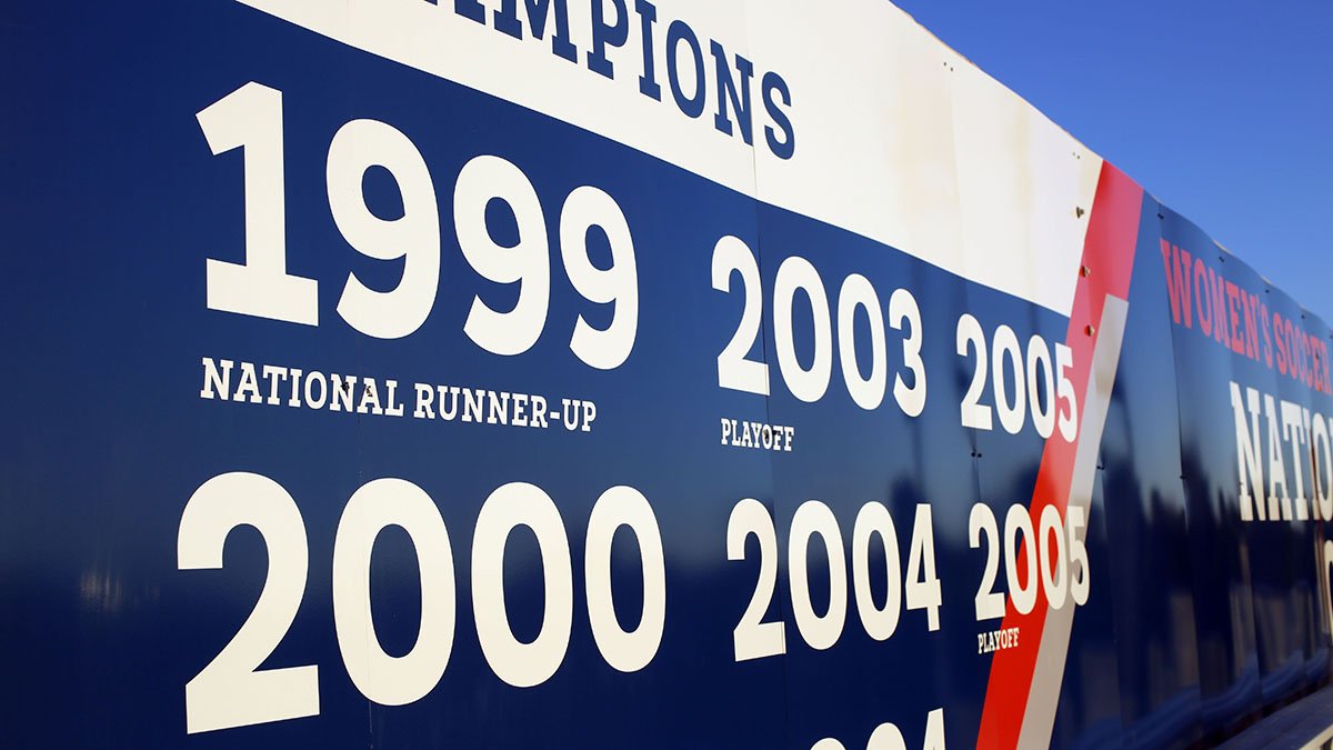 sussnerdesignco's tweet photo. Macalester College hired Sussner Design Co to refresh their stadium as a way to show some love to their hard-working student-athletes. To match their impressive records, we filled an impressive amount of space (54 printed metal boards at 45″x107″). Thanks Macalester – GO SCOTS! https://t.co/bmwpNnzz9N