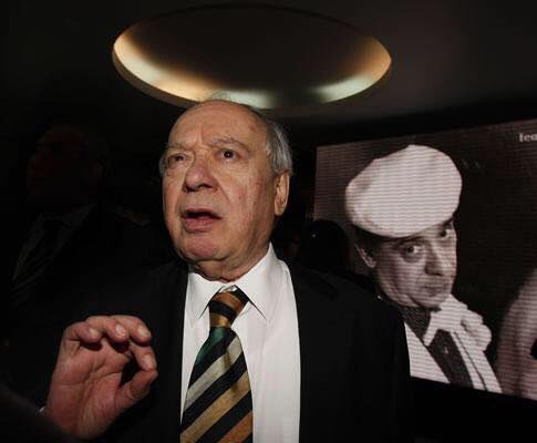 comculturaearte's tweet photo. “Neste país todos
querem ser Camões, mas
ninguém quer ser
zarolho.”

Raul Solnado
(se fosse vivo faria hoje 89 anos) https://t.co/x1U9q0Pa1n