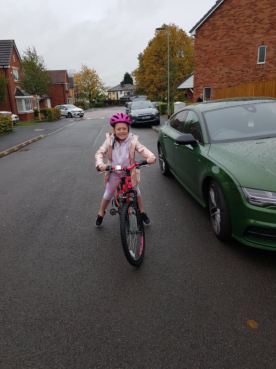 RachelH18073787's tweet photo. Eva enjoying her bike ride... it makes her feel happy and free! @nicewens @MarklandHill https://t.co/y8F7axHiQl