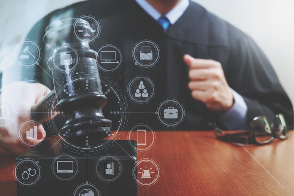 LexisLitigation's tweet photo. How much technology qualifies as too much trial technology? https://t.co/6X1HcL04u7 via @lawyerist https://t.co/sxwYEdh3Ps