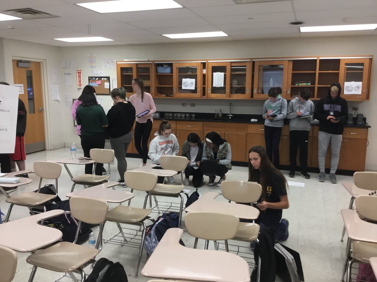 MrsGiegler's tweet photo. In a scavenger hunt for organelles! #cellfun #learning #biorocks @FremdVikings https://t.co/1rU0KEsLs1