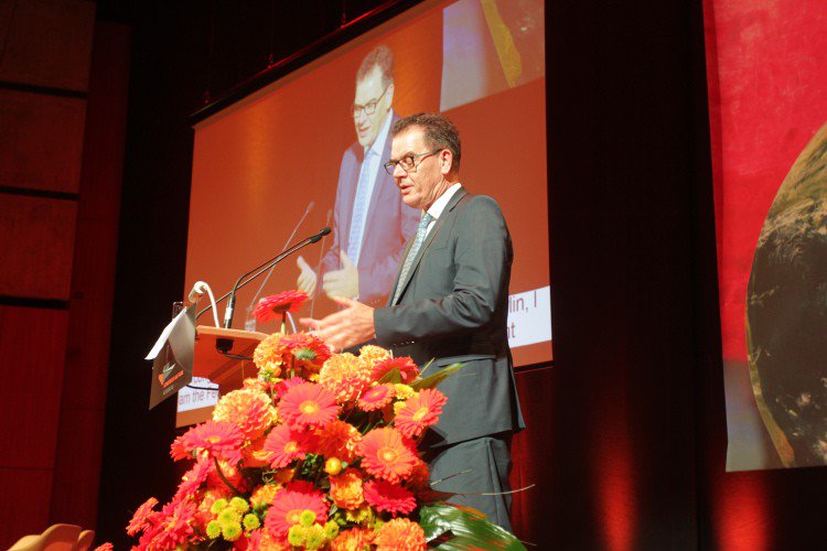 AnnetteZoepf's tweet photo. 25th IAVE World Volunteer Conference, Augsburg
Federal Minister of Economic Cooperation and Development Gerd Müller visiting the 25th IAVE World Volunteer Conference, AugsburgGerman 
#IAVEinAugsburg
Fotos (C) Annette Zoepf / FZ Augsburg https://t.co/1nXF7IQITd