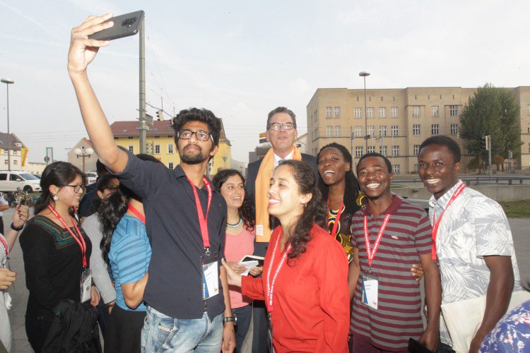 AnnetteZoepf's tweet photo. 25th IAVE World Volunteer Conference, Augsburg
Federal Minister of Economic Cooperation and Development Gerd Müller visiting the 25th IAVE World Volunteer Conference, AugsburgGerman 
#IAVEinAugsburg
Fotos (C) Annette Zoepf / FZ Augsburg https://t.co/1nXF7IQITd
