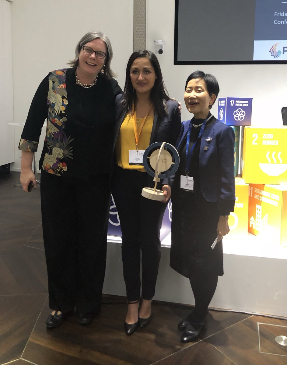 Congratulations to <a href="/iDistrictEnergy/">UN District Energy</a>, winner of the #energy track State-of-the-Art Partnership at the #P4GSummit! @NaokoIshiiGEF <a href="/HMountford4/">Helen Mountford</a>
