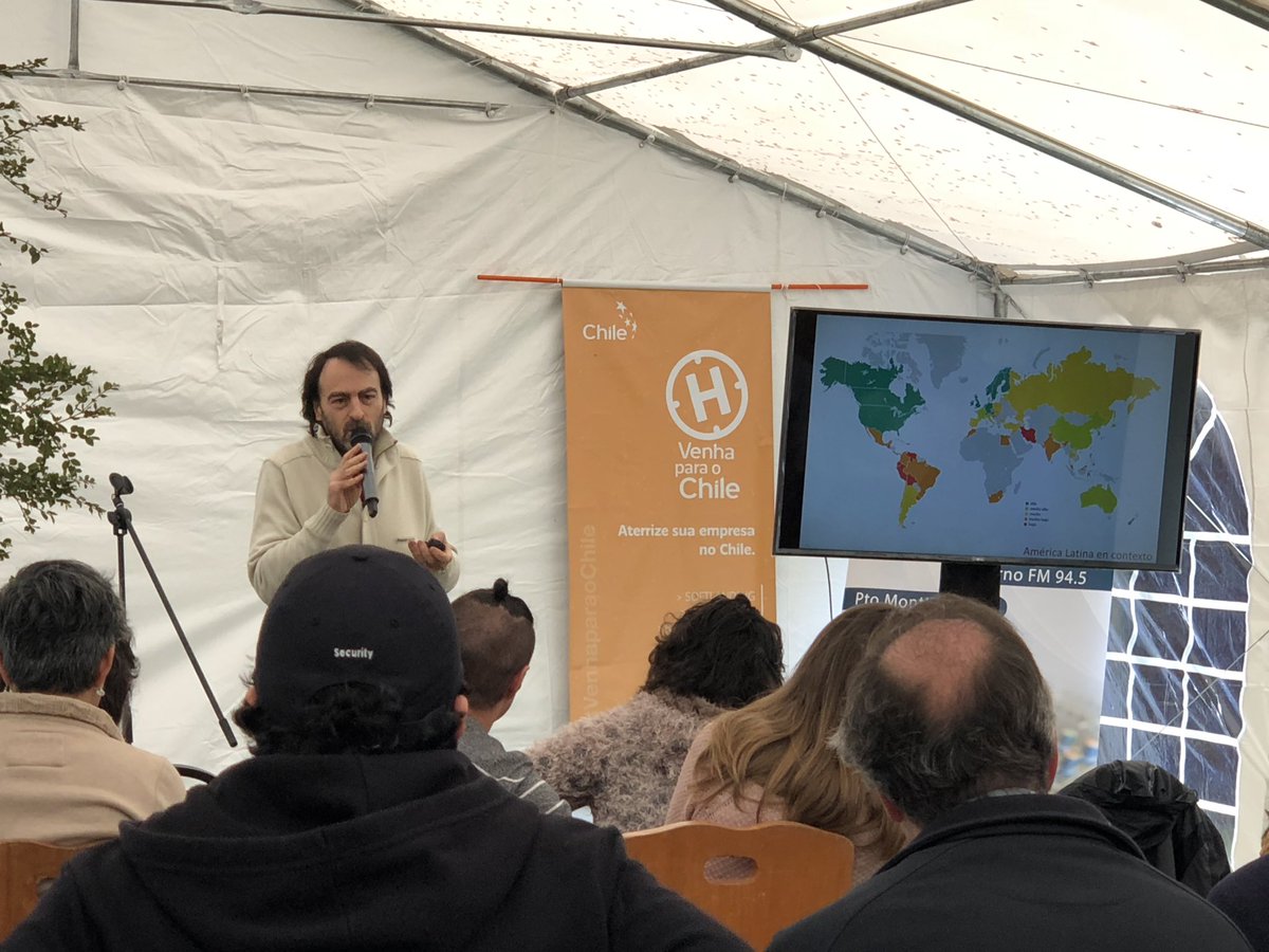 Nube_Cowork's tweet image. En conferencia #ChileCoworking @HugoKantis de @ProDemUNGS comparte su visión de como pueden los espacios de #coworks impactar en el desarrollo del emprendimiento y la innovación en la región