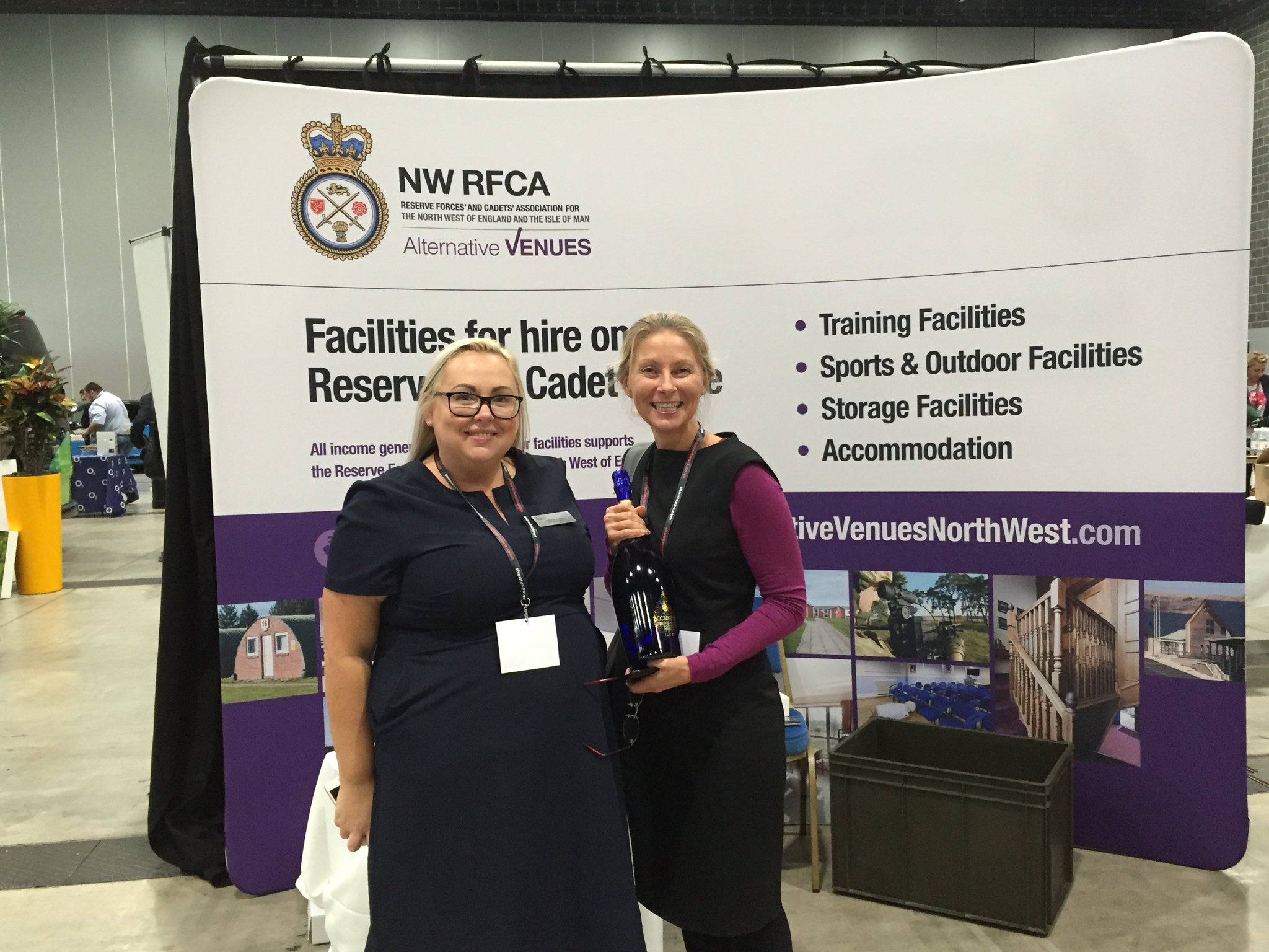 Business Growth Liverpool Wearamask Lovely To Catch Up With Lisa Ashby Dowling From The Liverpoollep Today At Mbexpo18 And Lucky Lisa Won A Prize Too From Nwrfca Av