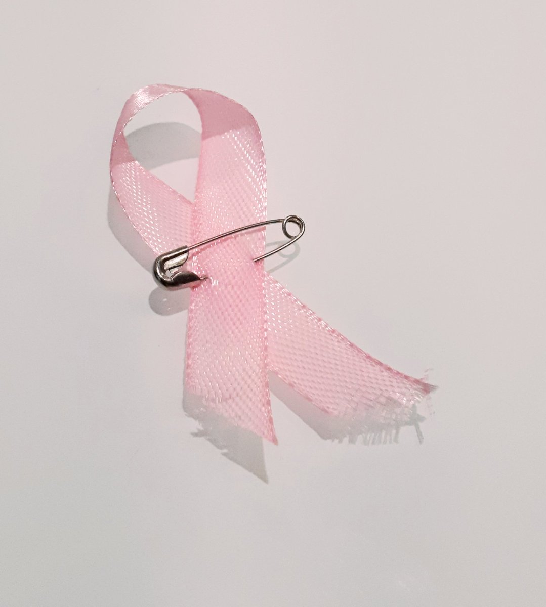 QS_Dexeus's tweet photo. #DíaMundialDelCáncerDeMama Lazos rosas en las consultas de @oncorosell para seguir luchando hoy y todos los días contra el cáncer de mama #SiempreRosa https://t.co/gtVbWFFWkp