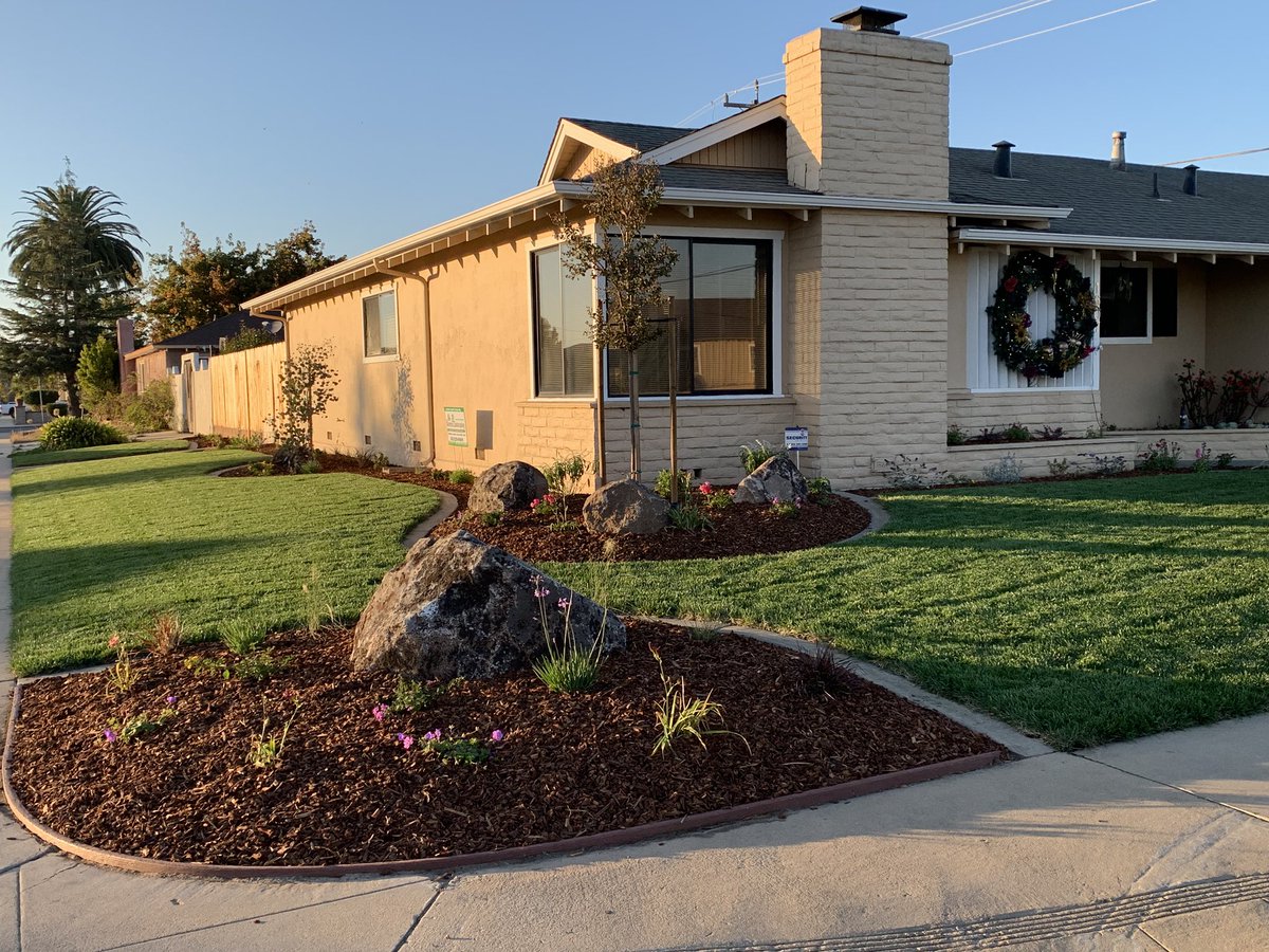 RonEappleseed's tweet photo. It’s finished at last! #projectfrontyard https://t.co/RQY2cDZmiU