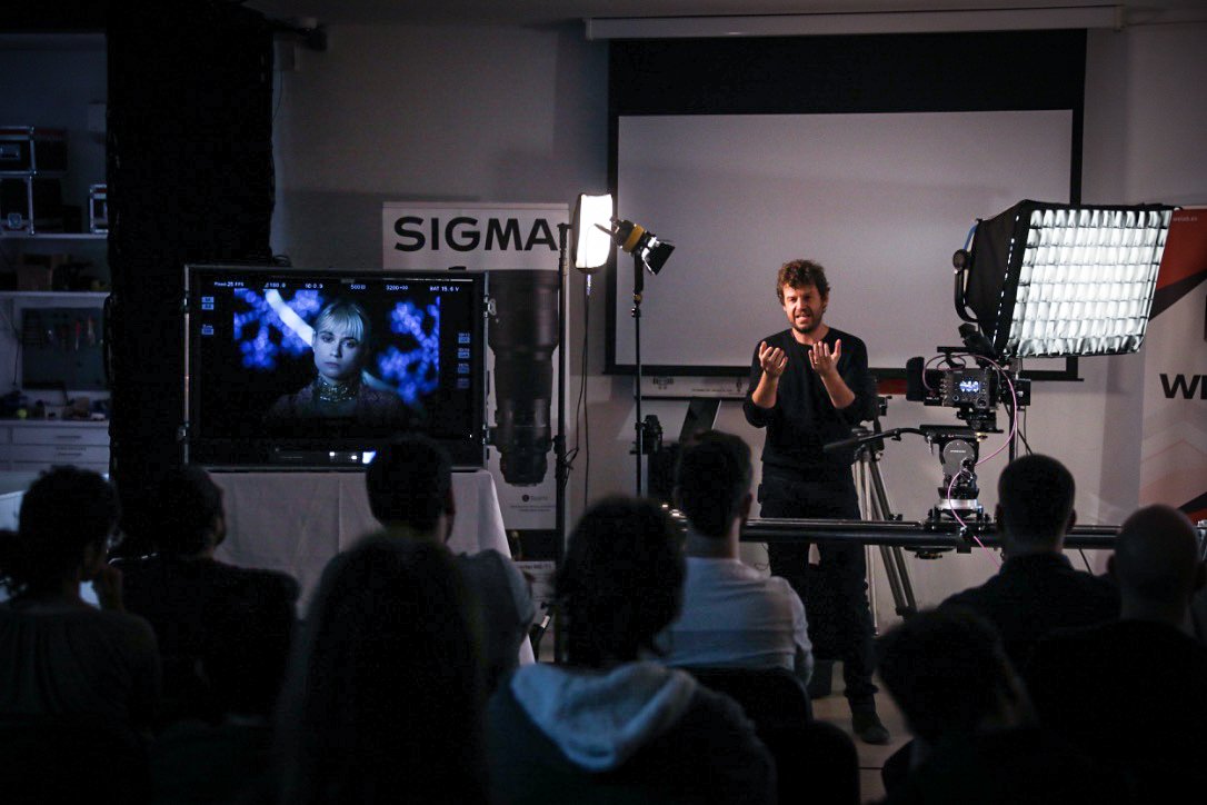 welabplus's tweet photo. Ayer Jordi Bransuela y @SigmaPhotoSpain congregaron a más de 40 personas en dos turnos en nuestras instalaciones. La próxima semana tendremos disponible el taller completo. Estar atentos, ser buenos y feliz finde... 📽️🖖
#WeTraining https://t.co/NxDGRDFmos