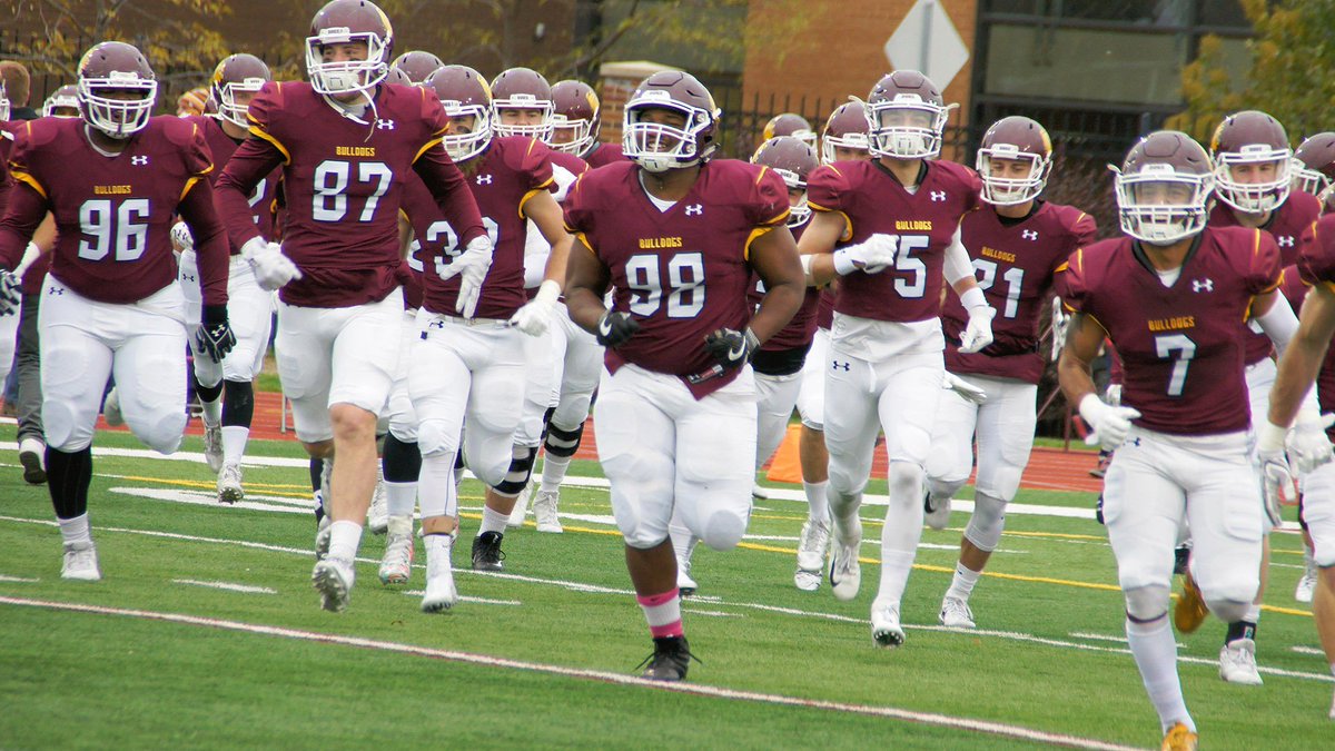 UMDBulldogs's tweet photo. Armed With a 15-Game Regular Season Winning Streak, No. 5 @UMD_Football Heads to Winona State for Saturday Showdown. Preview: https://t.co/Tpy6SxNj9P https://t.co/XWf60ZX7e6