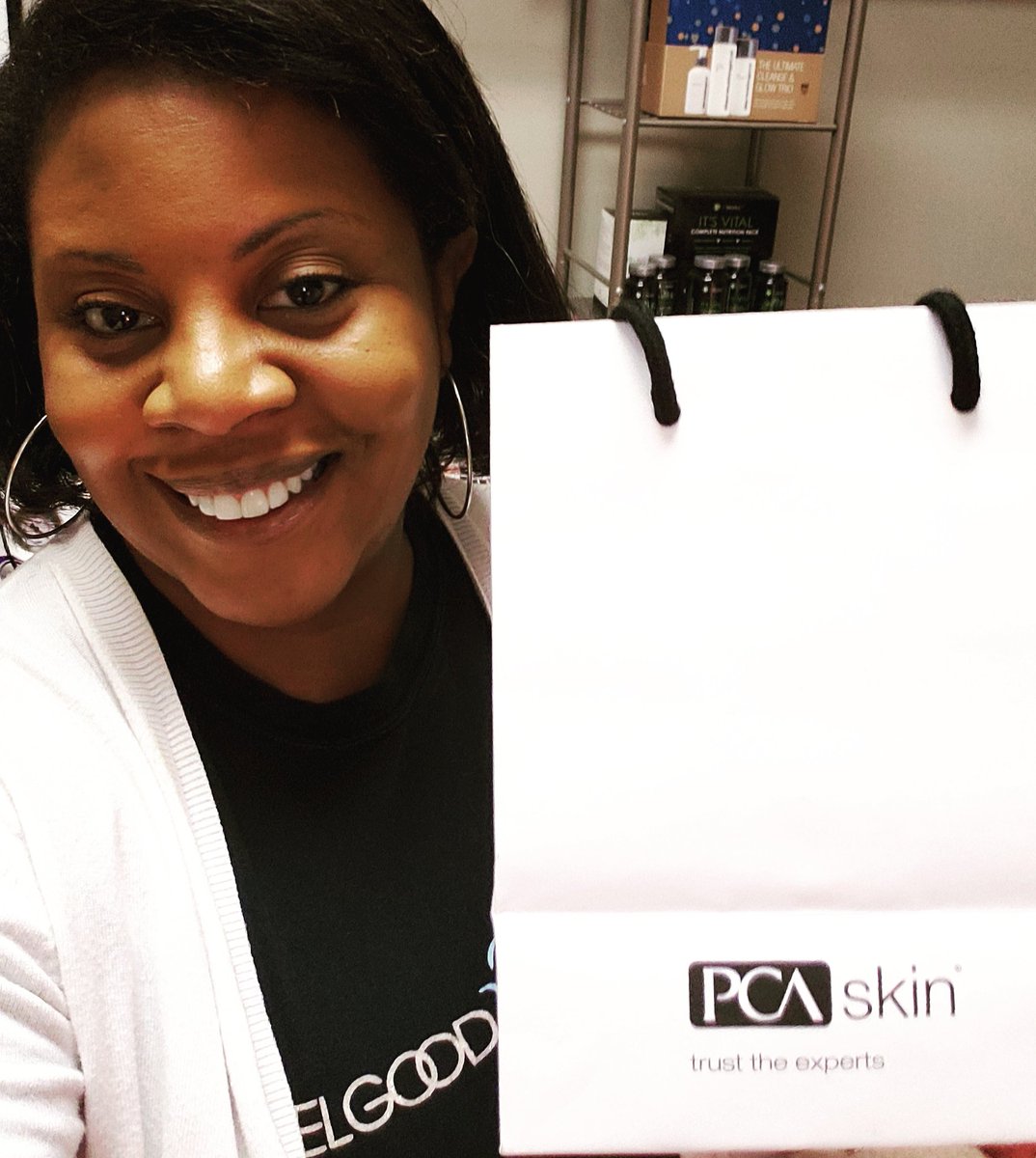 afgespa's tweet photo. New PEELS and products to come!! 😁 I had a wonderful meeting with my new PCA skin representative Haley!
#AFGESpa #skincare #Esthetician #healthyskin #DallasFacials #success #peels #Healthandbeautyismybusiness #success #feelgoodskin #FeelSoulGood 👍🏾
#AFeelGoodExperienceSpa https://t.co/n6X4XCgcrr