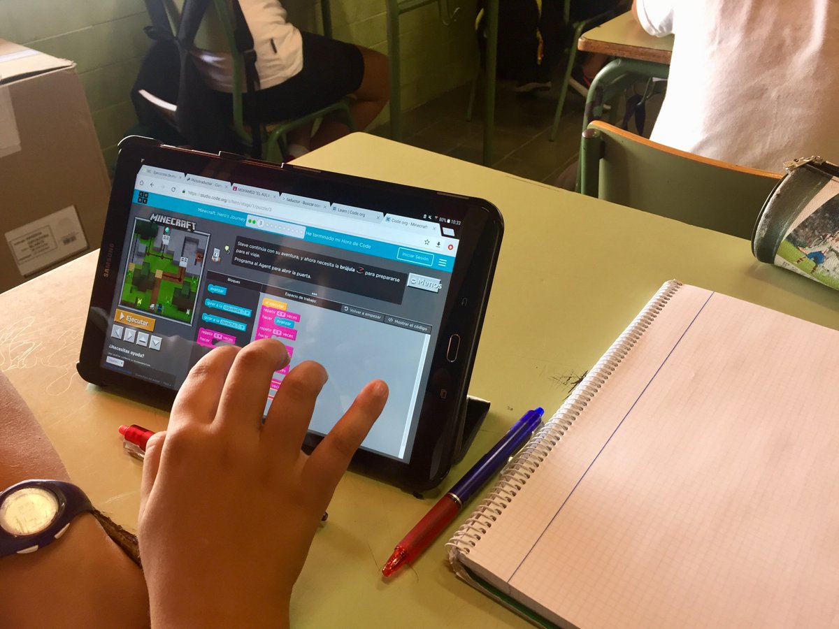 MagalyFdM's tweet photo. Alumnos de 6º de primaria del @colegioelcabo participando en la "Hora del Código Canarias" organizado por el ATE @EducacionCan para fomentar las habilidades de resolución de problemas, la lógica y la creatividad. @cepsantacruz #CodeCanarias #CodeWeek https://t.co/cAwwsJOZ9D