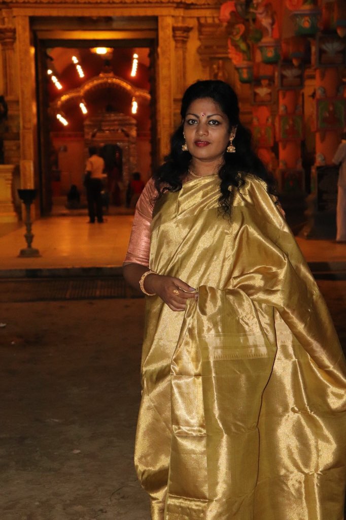 KALIARULAR_EROS's tweet photo. "Gold On Gold On Gold.." 19/10/2018 #Navaratri #Navarathri #Navaratri2018 #JaffnaKingdom #Nallur #NallurTemples #Jaffna "I Made A Special Effort For You #Durga" #QueenOfAllQueens #QueenOfTheKingdom 9 Nights 10 Days #DurgaPuja2018 #KaliArulpragasam #Kali  #Kanchipuram #MadeInGold https://t.co/UA01A40Pko