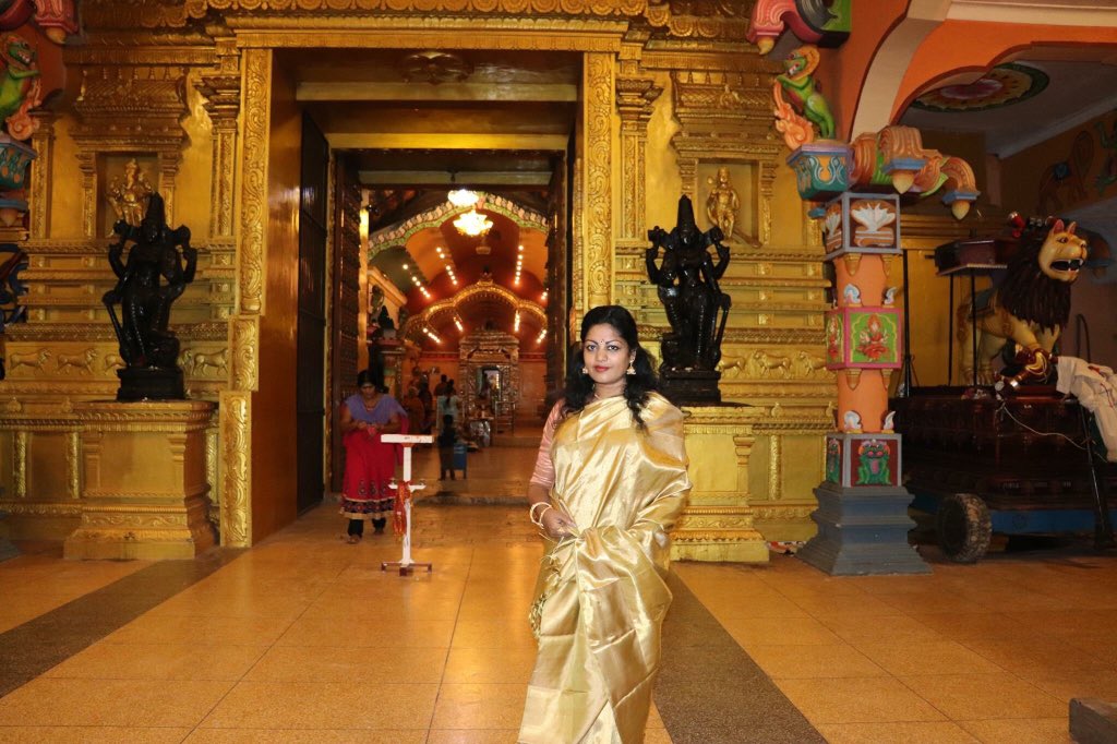 KALIARULAR_EROS's tweet photo. "Gold On Gold On Gold.." 19/10/2018 #Navaratri #Navarathri #Navaratri2018 #JaffnaKingdom #Nallur #NallurTemples #Jaffna "I Made A Special Effort For You #Durga" #QueenOfAllQueens #QueenOfTheKingdom 9 Nights 10 Days #DurgaPuja2018 #KaliArulpragasam #Kali  #Kanchipuram #MadeInGold https://t.co/UA01A40Pko