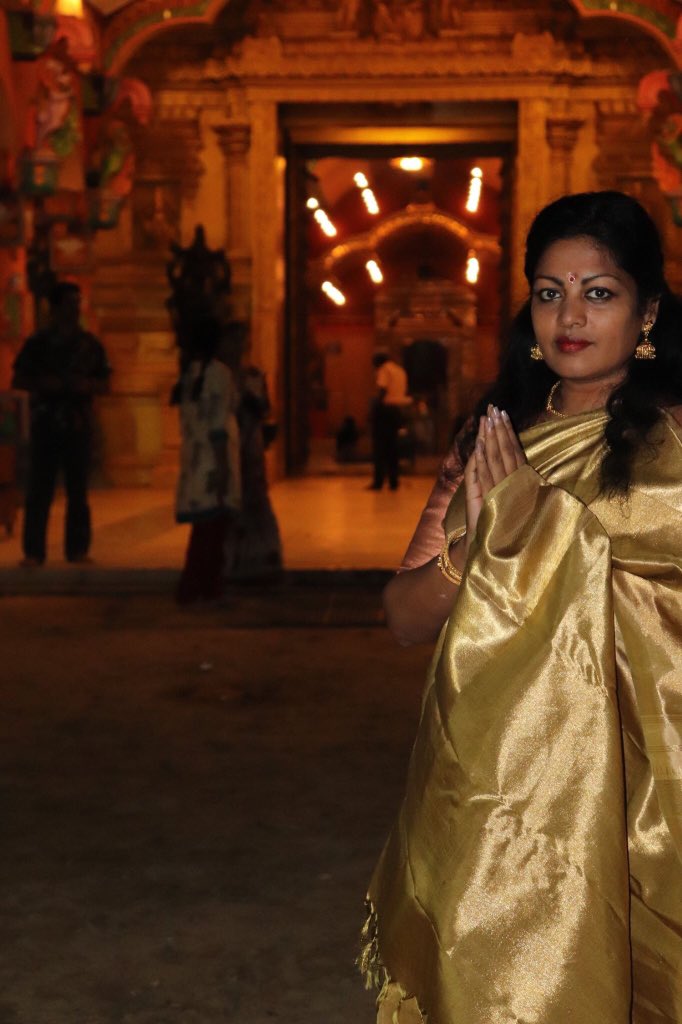 KALIARULAR_EROS's tweet photo. "Gold On Gold On Gold.." 19/10/2018 #Navaratri #Navarathri #Navaratri2018 #JaffnaKingdom #Nallur #NallurTemples #Jaffna "I Made A Special Effort For You #Durga" #QueenOfAllQueens #QueenOfTheKingdom 9 Nights 10 Days #DurgaPuja2018 #KaliArulpragasam #Kali  #Kanchipuram #MadeInGold https://t.co/UA01A40Pko