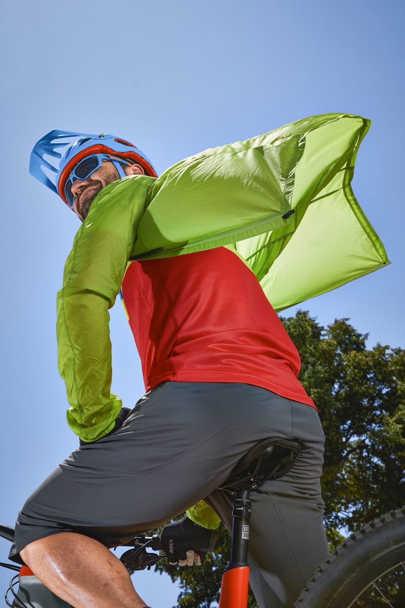 Mit schweißnassen Rücken in die Abfahrt? Keine gute Idee! Diese Windjacken und Windwesten schützen dich vor einer Erkältung. Wir haben verschiedene Modelle für dich getestet:  bit.ly/2xzTGHd 

Foto: Benjamin Hahn Fotografie