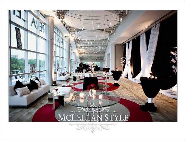 Our Ragsdale Lobby is looking extremely chic and elegant! 
📸: McClellan Style

#NoahLiffWeddings #NoahLiffEvents