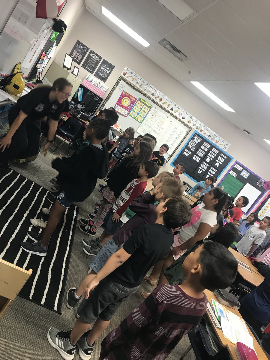 ConleyCoyote's tweet photo. #Firepal visit today in 2nd grade! 👨‍🚒🔥#stopdropandroll #firesafety #chandlerfire @cusdSTEM @ChandlerUnified @ChandlerFire @ConleyCoyote #conleycoyote https://t.co/1RTZg3BdUq