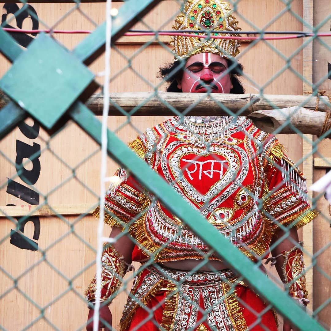 bunk_time's tweet photo. Backstage stories of Ramleela
.
By @Nitendra_thinkd
#dushhera #noida #incredibleindia #natgeoindia #hindu #india #HappyDussehra #uttrapradesh #noidadiaries #ramleela #vijaydashmi #UttarPradesh #indianculture #noidagram #uttarpradeshtourism #bunktime #bunktimeonthereels https://t.co/U3hlz8JIwF